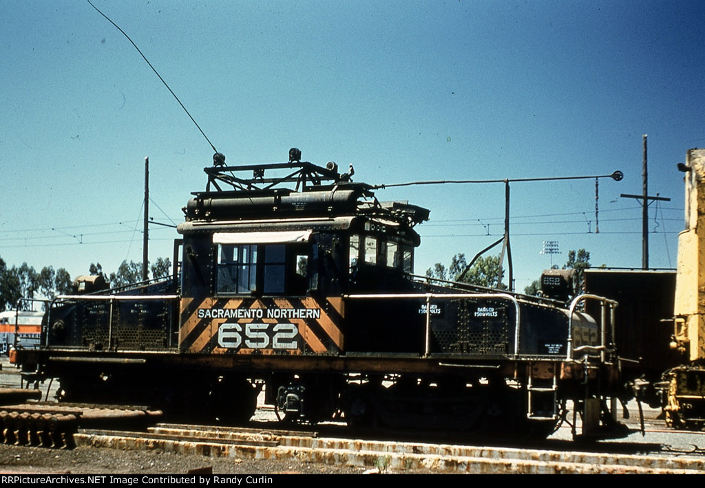 SN 652 at WP South Sacramento shops